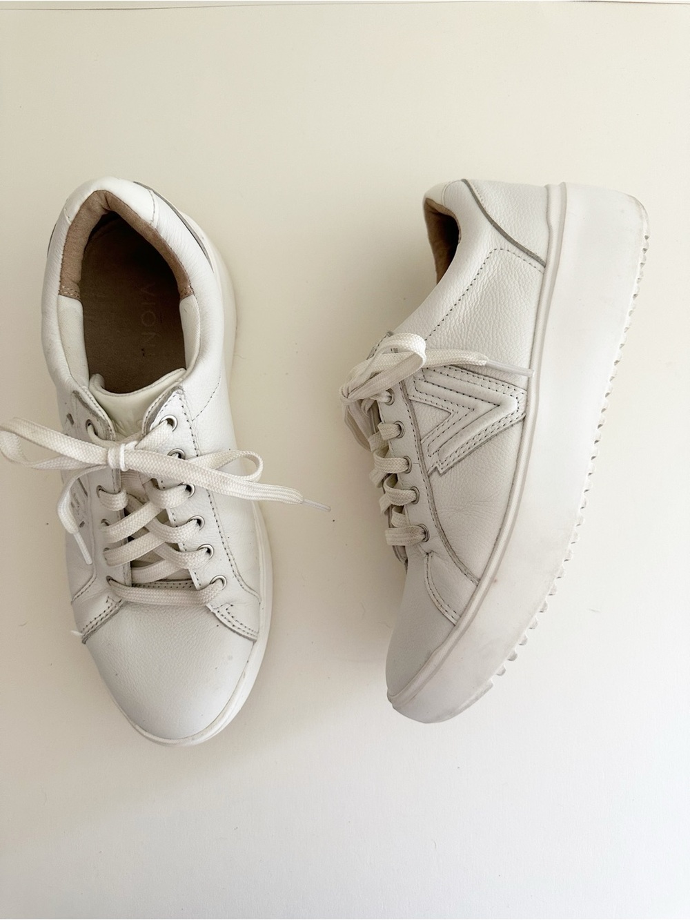 Vionic White Leather Kearny Chunky Platform Sneakers